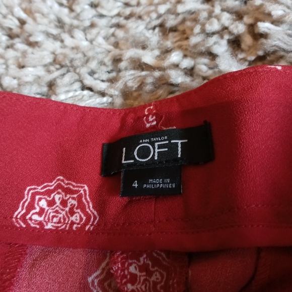 Ann Taylor LOFT red and white shorts - Picture 2 of 3